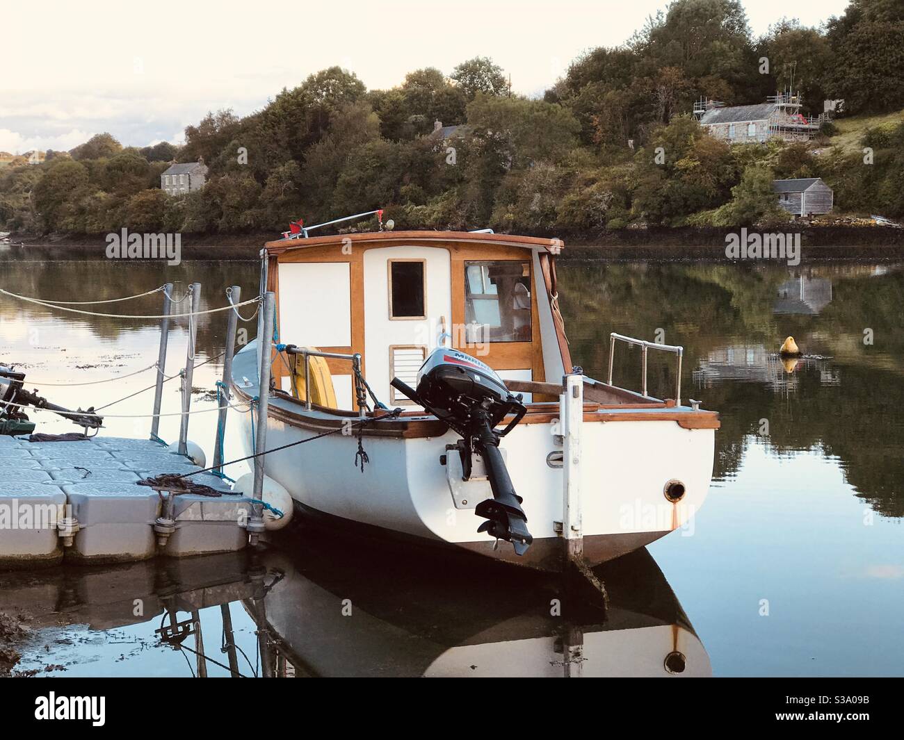 Barca da diporto a Cowlands Creek - Immagine stock catturata con smartphone