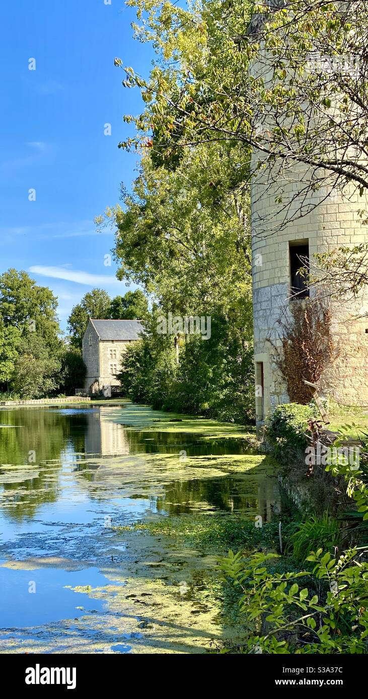Il fiume Thouet Montreuil-Bellay Francia - Immagine stock catturata con smartphone