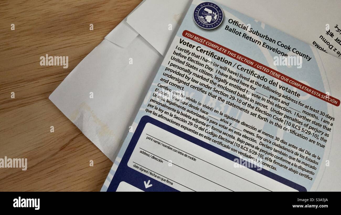 Voto ufficiale di posta Suburban Cook County. Il Clerk della contea di Cook ha iniziato a inviare i voti il 24 settembre agli elettori registrati che li hanno richiesti. Gli elettori devono certificare la residenza e firmare il voto. Foto Stock