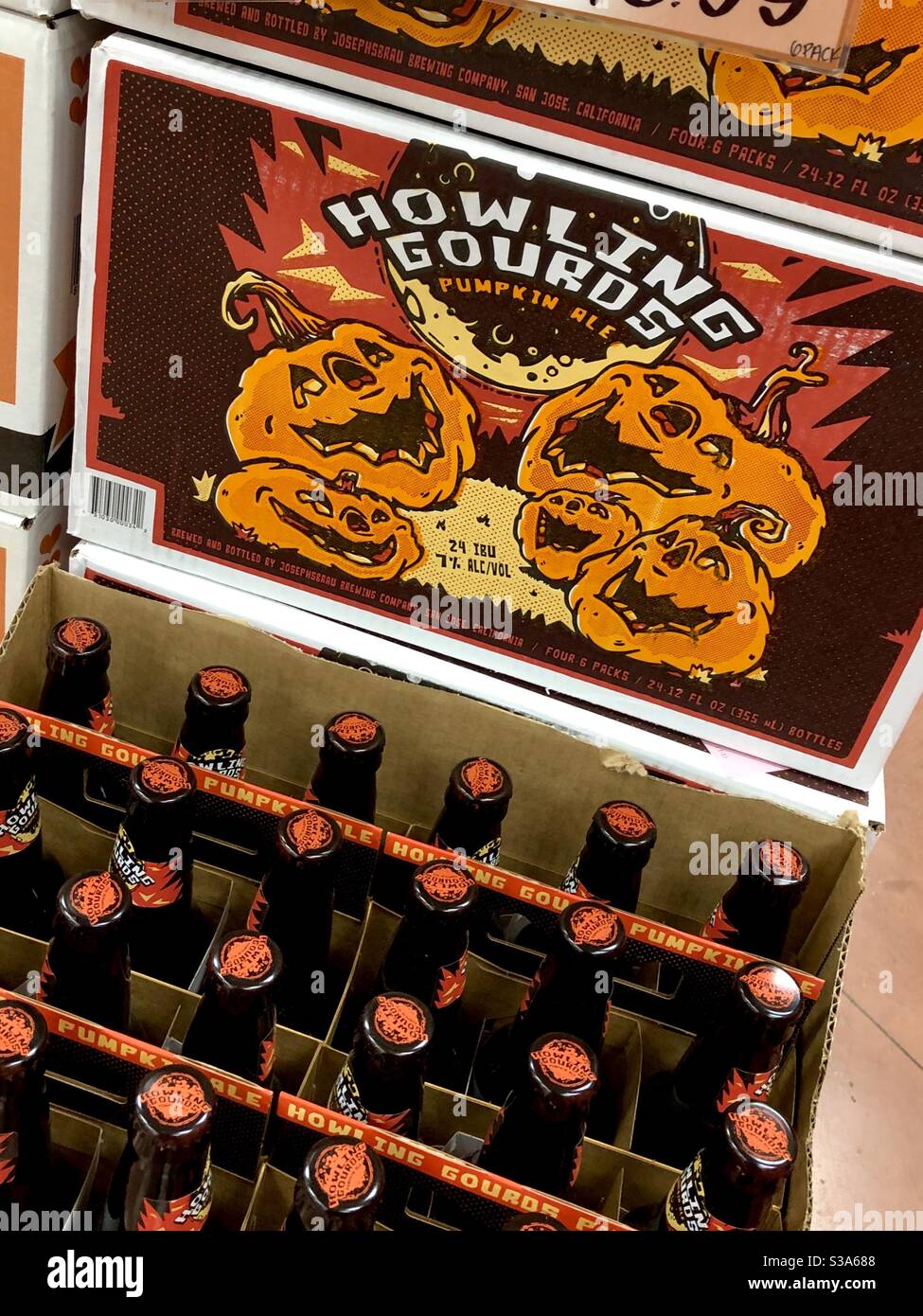 Olighling Gourds Pumpkin Ale display in supermercato a Halloween tempo. Foto Stock