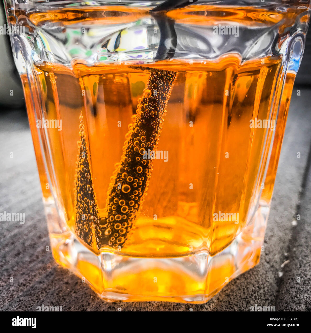 Primo piano di un bicchiere di Irn-Bru Foto Stock