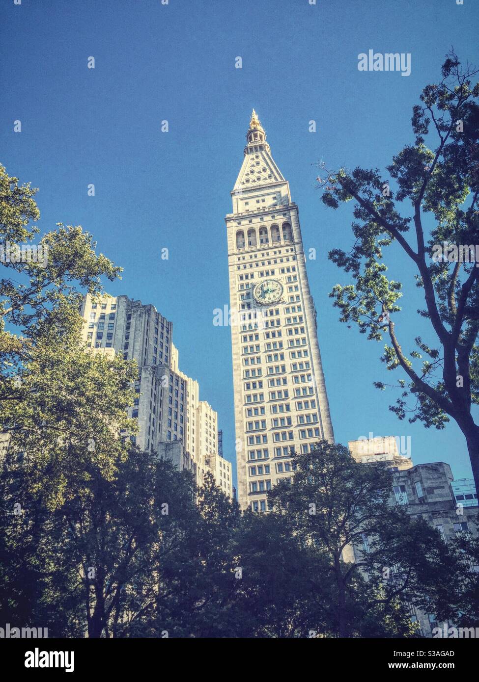 La torre MetLife si trova in One Madison Avenue adiacente a Madison Square, Park,, New York, USA - Immagine stock catturata con smartphone