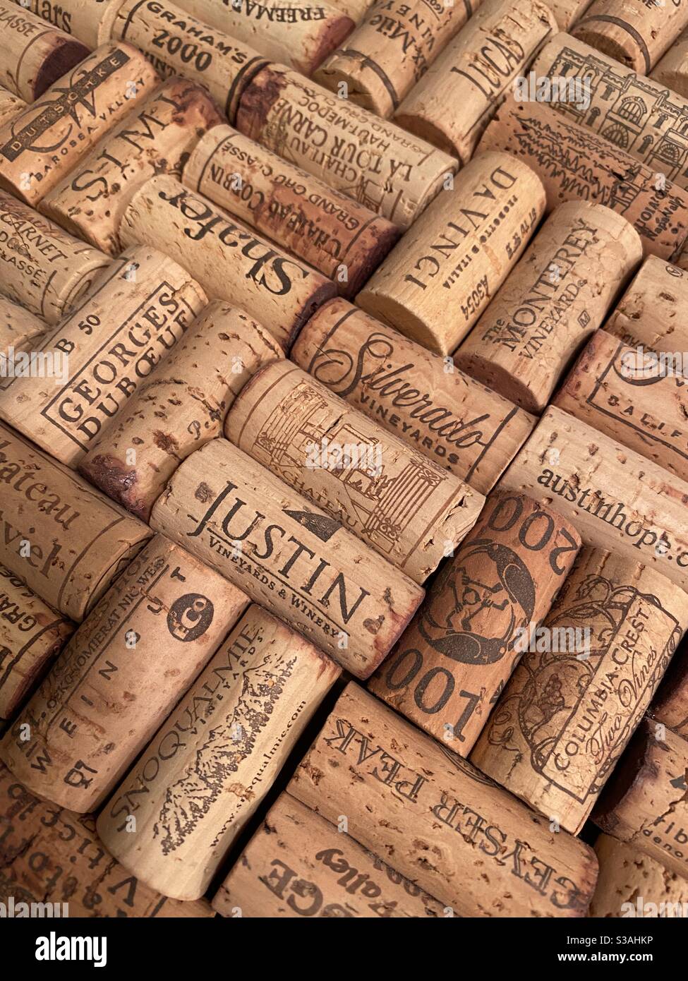 Tappi per vino in esposizione Foto stock - Alamy