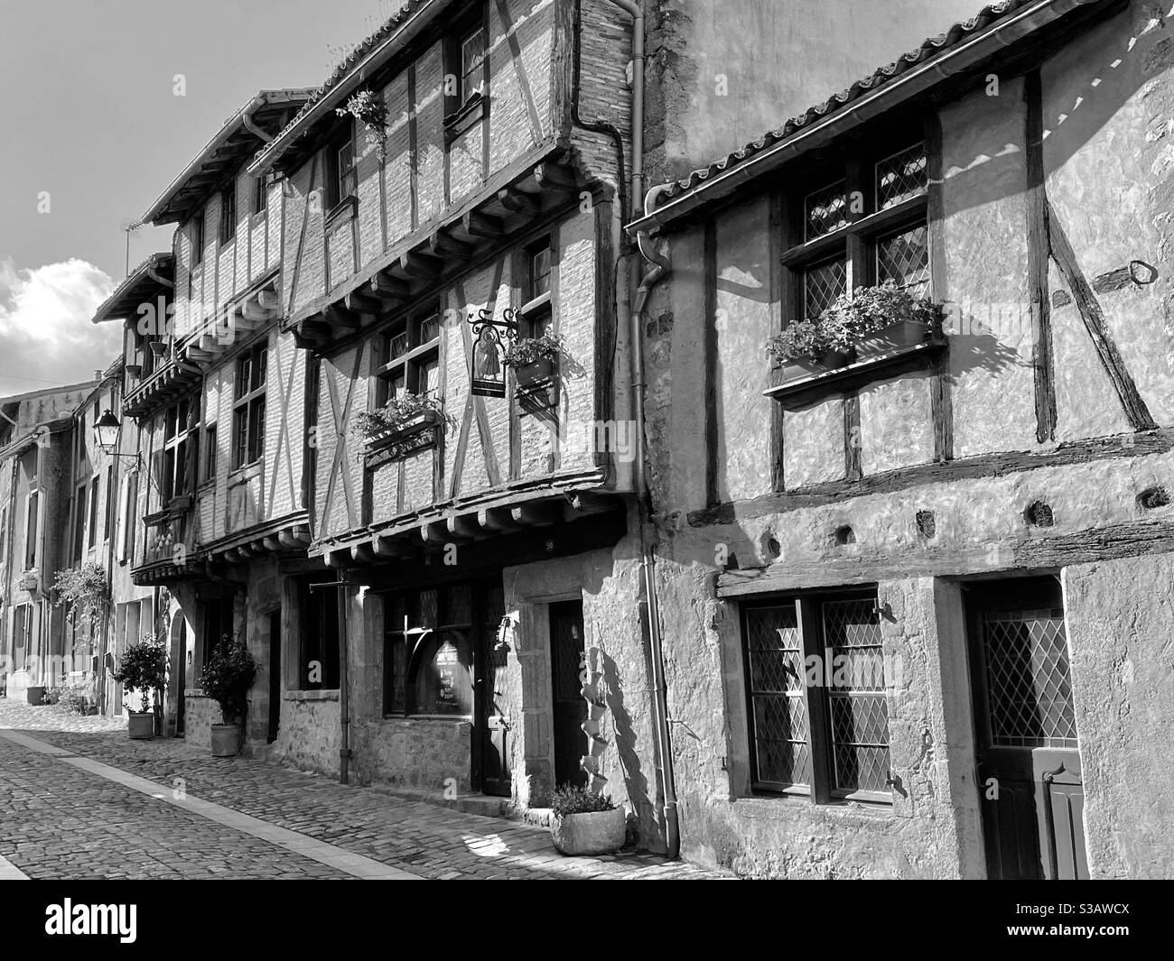 Il quartiere medievale Parthenay Francia - Immagine stock catturata con smartphone
