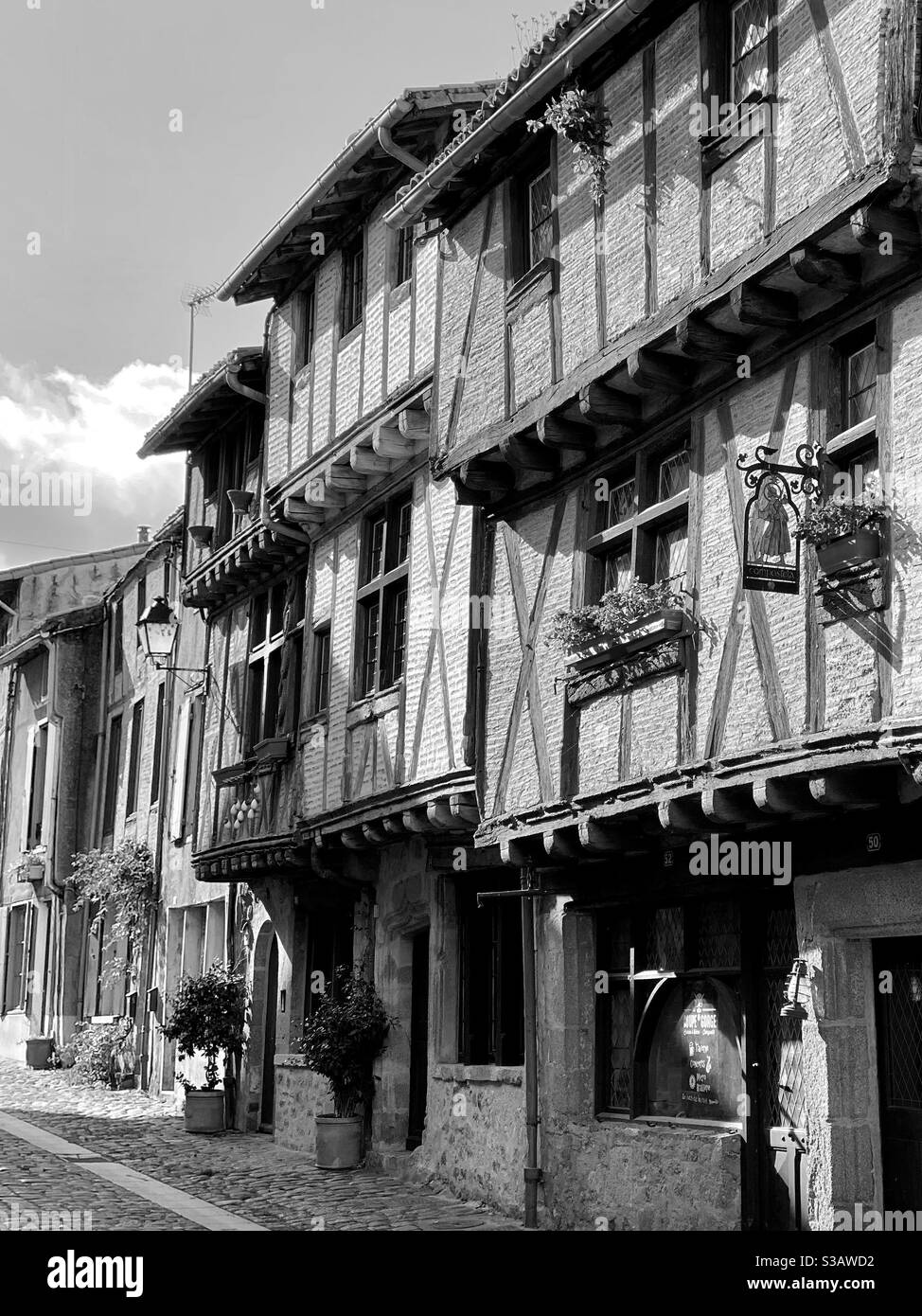 Il quartiere medievale Parthenay Francia - Immagine stock catturata con smartphone