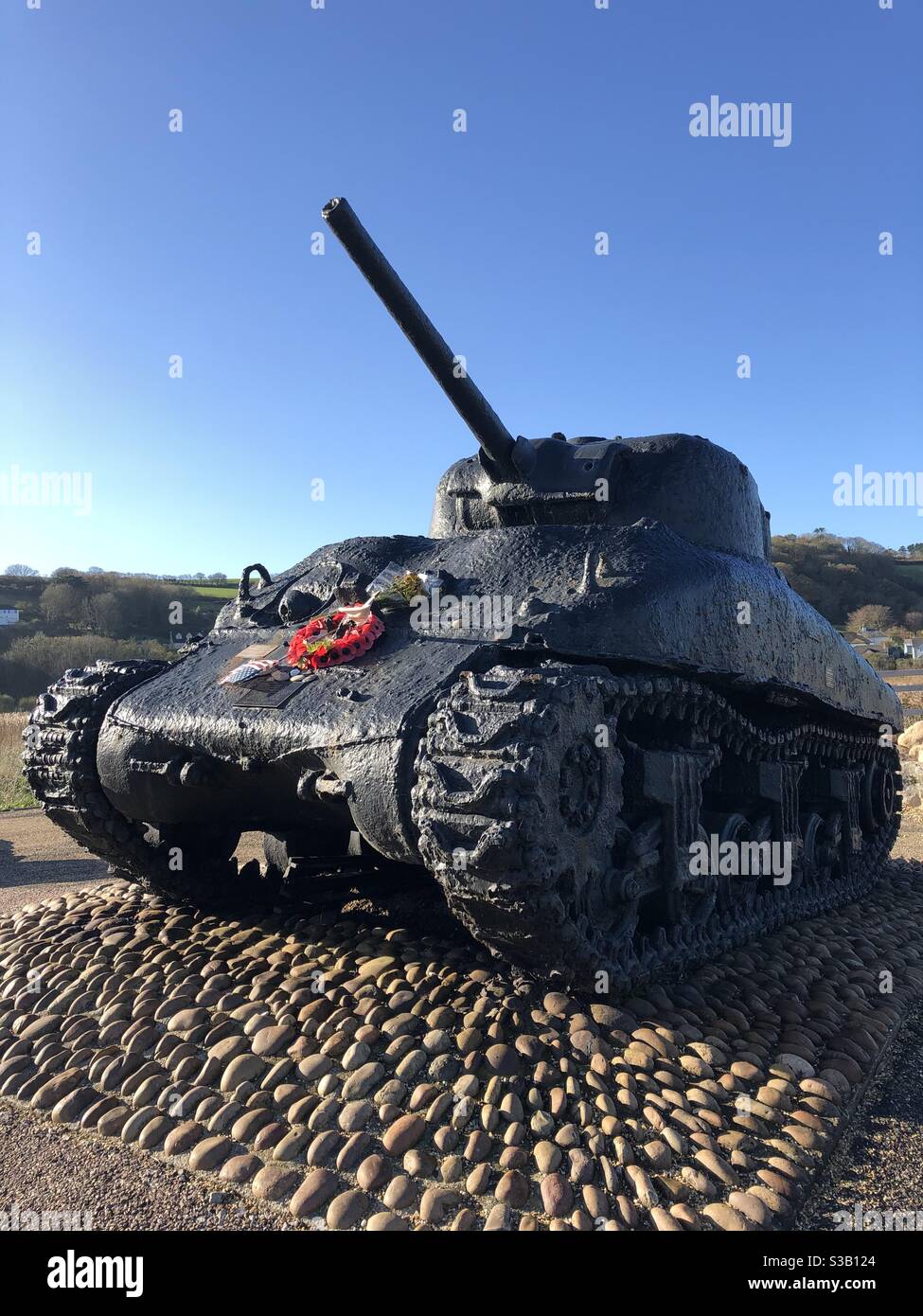 Torcross; Devon - Sherman carro armato sollevato dal fondale marino - Immagine stock catturata con smartphone