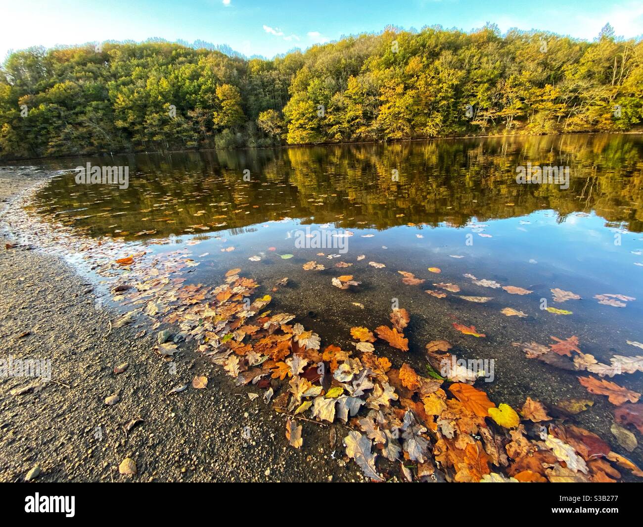 Scena River Beach, Francia - Immagine stock catturata con smartphone