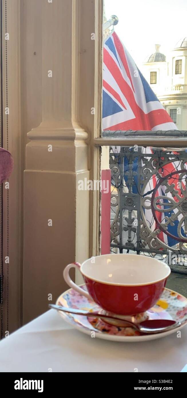 Tè pomeridiano tradizionale a Londra, Regno Unito - Immagine stock catturata con smartphone
