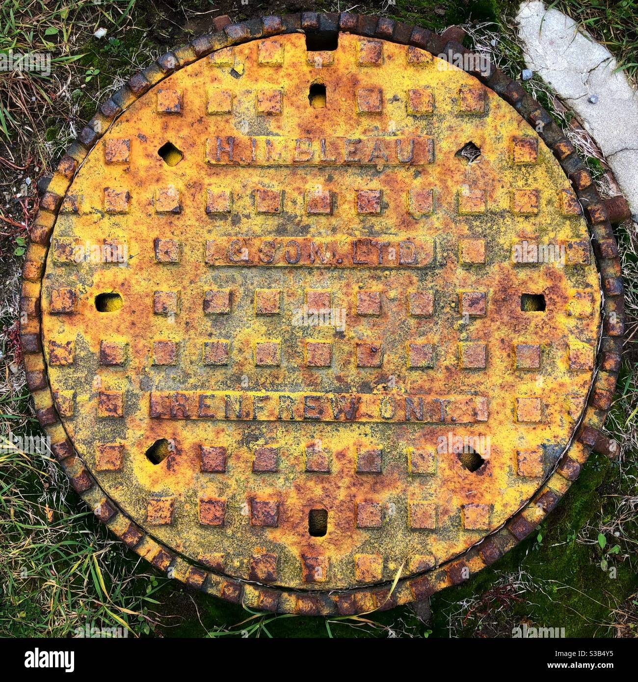 Copertura di tombino a Renfrew, Ontario Foto Stock