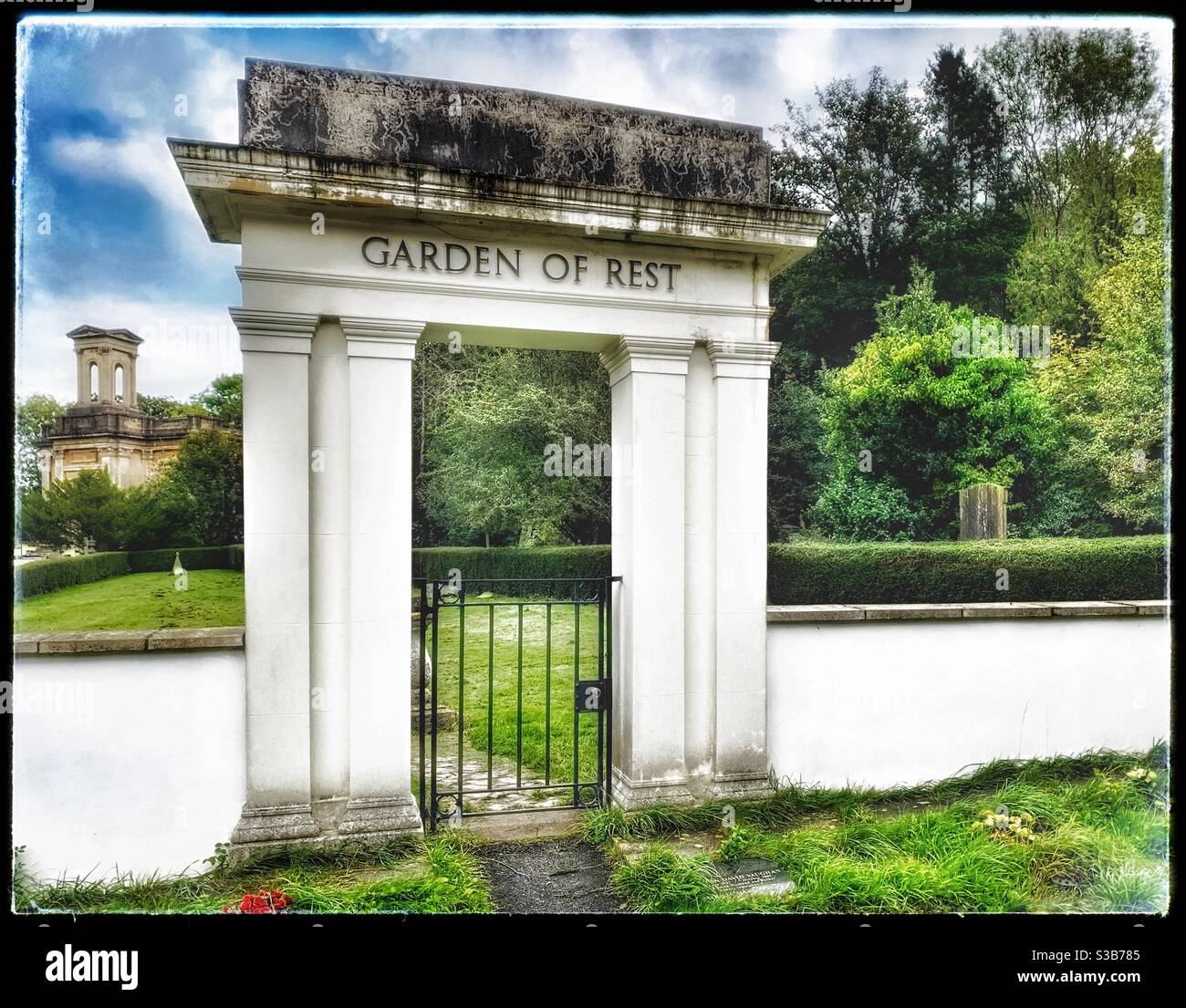 Garden of Rest, Arnos vale Cemetery, Bristol, Inghilterra, Regno Unito - Immagine stock catturata con smartphone