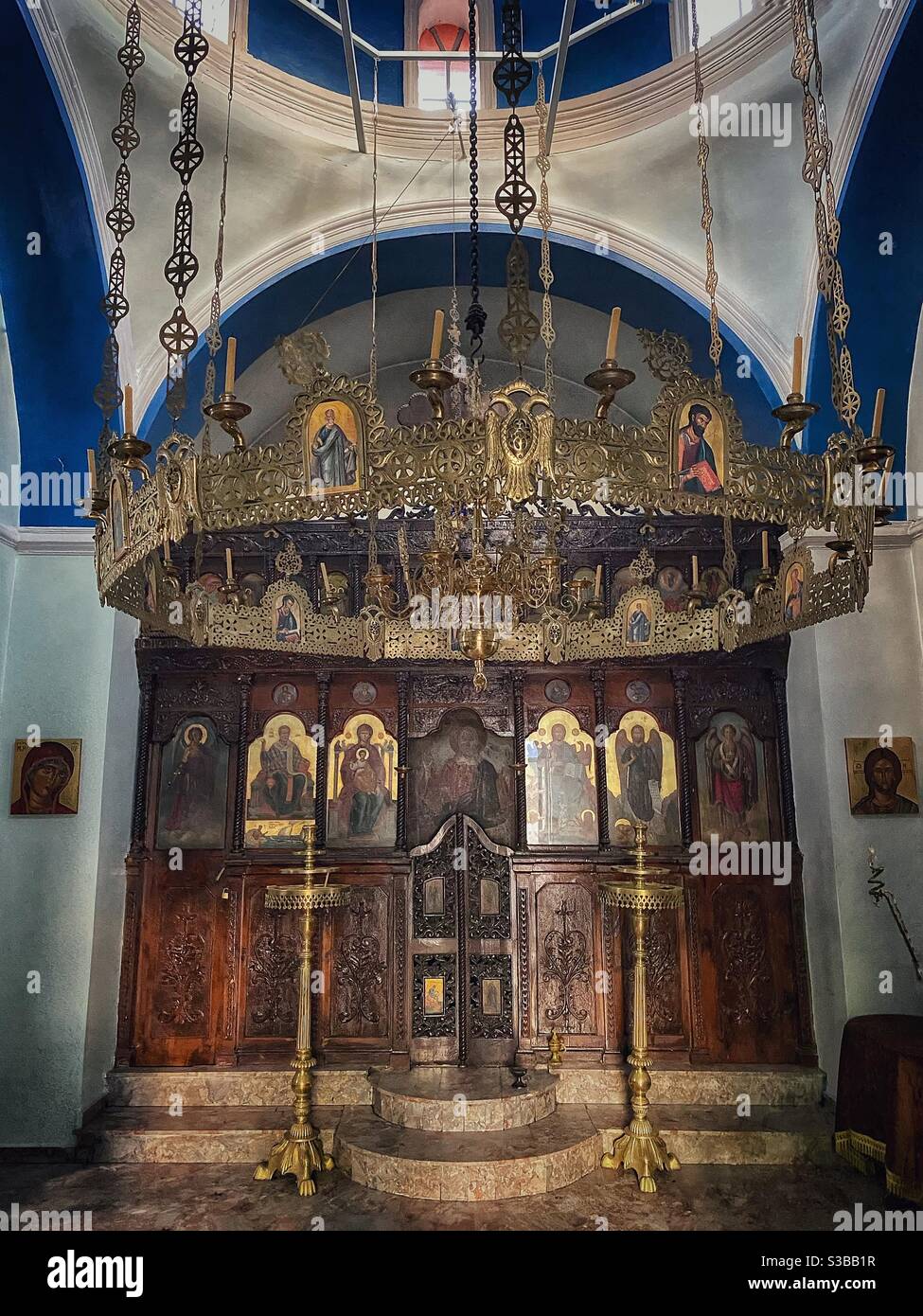 Interno della chiesa di San Nicola che sorge su una collina nella città di Skiathos. - Immagine stock catturata con smartphone