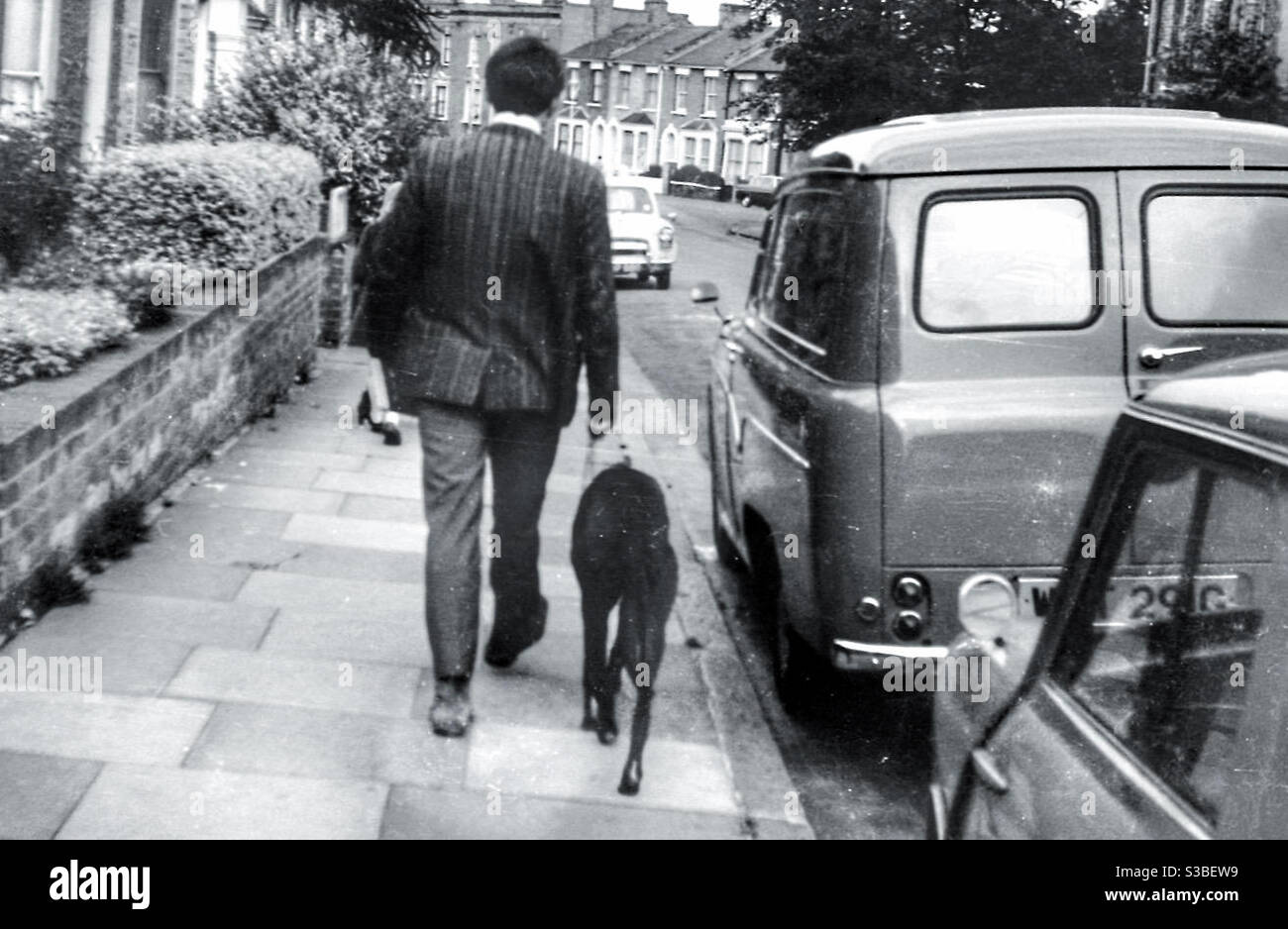 La scena di South London Street degli anni '70. - Immagine stock catturata con smartphone