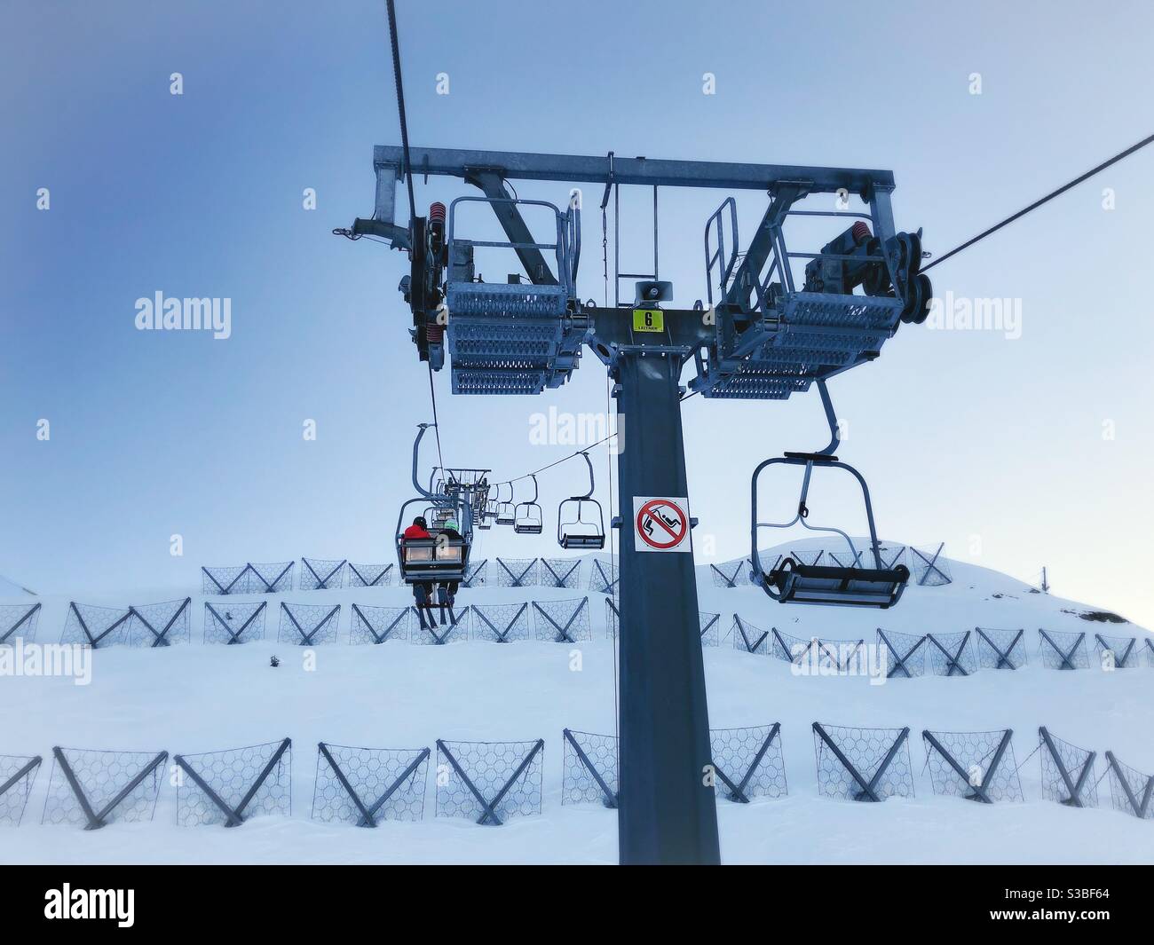 Seggiovie presso la stazione sciistica di Zoncolan, Friuli Venezia Giulia, Italia Foto Stock