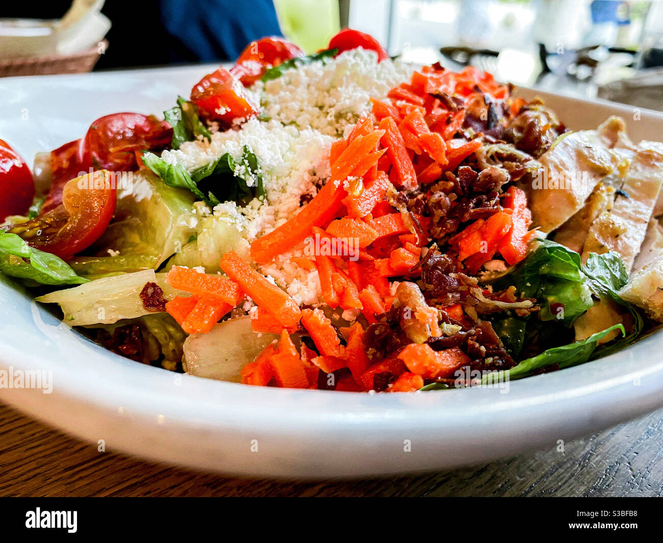 In questi giorni, dovete prendervi cura di voi stessi mangiando sano. Cuore sano vita felice. Foto Stock