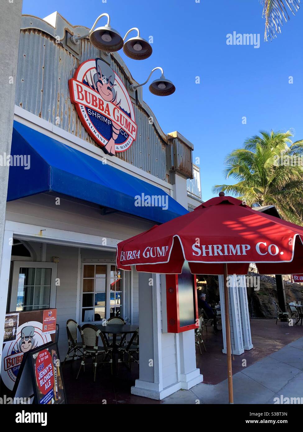 Esterno della Bubba Gump Shrimp Co. In ft. Lauderdale, Florida. - Immagine stock catturata con smartphone