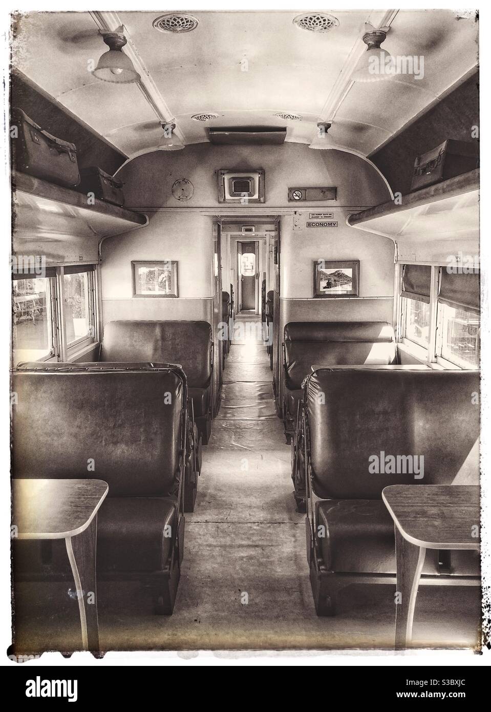 Treno d'epoca Museo ferroviario interno Tenterfield NSW Australia - Immagine stock catturata con smartphone