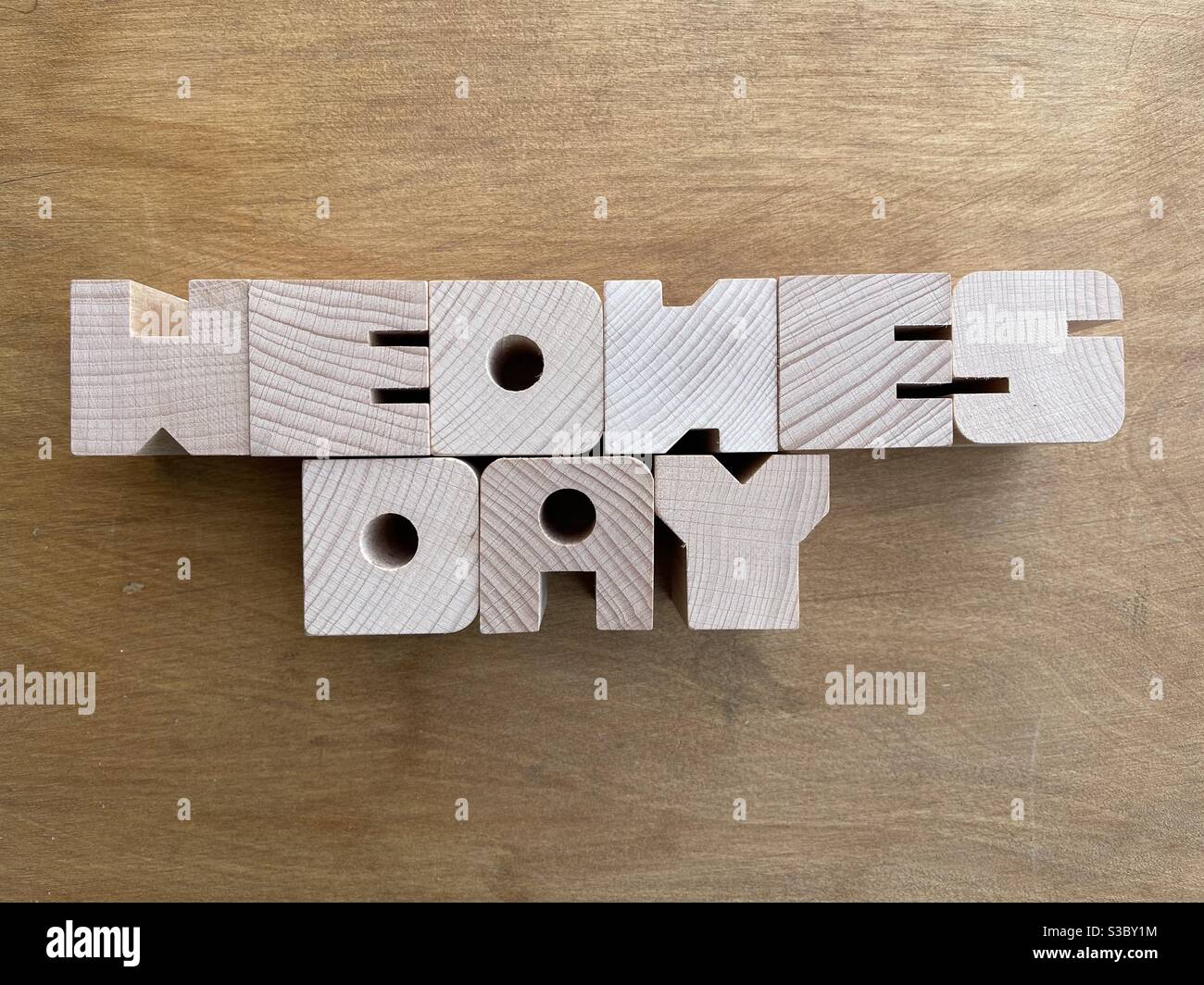 Mercoledì, giorno della settimana composto da lettere in legno su tavola di legno Foto Stock