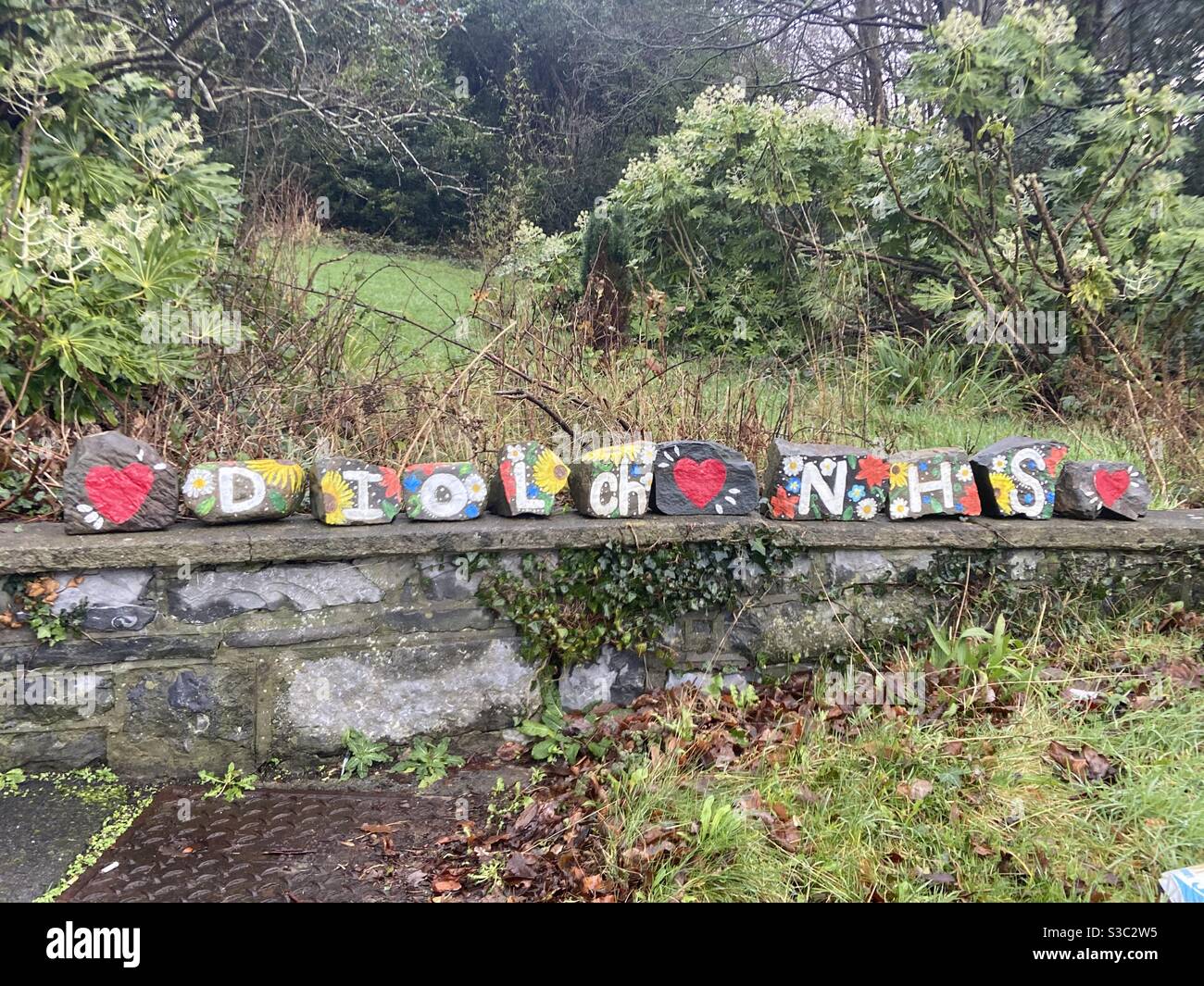 Aberystwyth, Galles occidentale, Regno Unito. Lunedì 28 dicembre 2020. Notizie: Un memoriale per dire Diolch NHS è stato fatto ad Aberystwyth dall'ospedale durante la covid 19. Credito fotografico ©️Rose Voon / Alamy Live News. Foto Stock