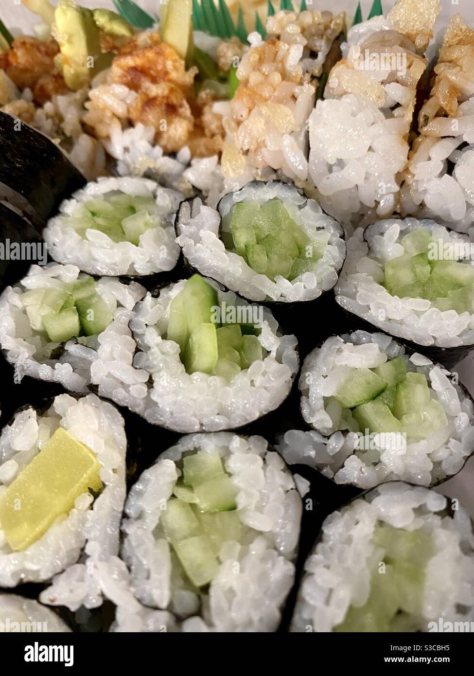 Il sushi vegetariano per cena Foto Stock