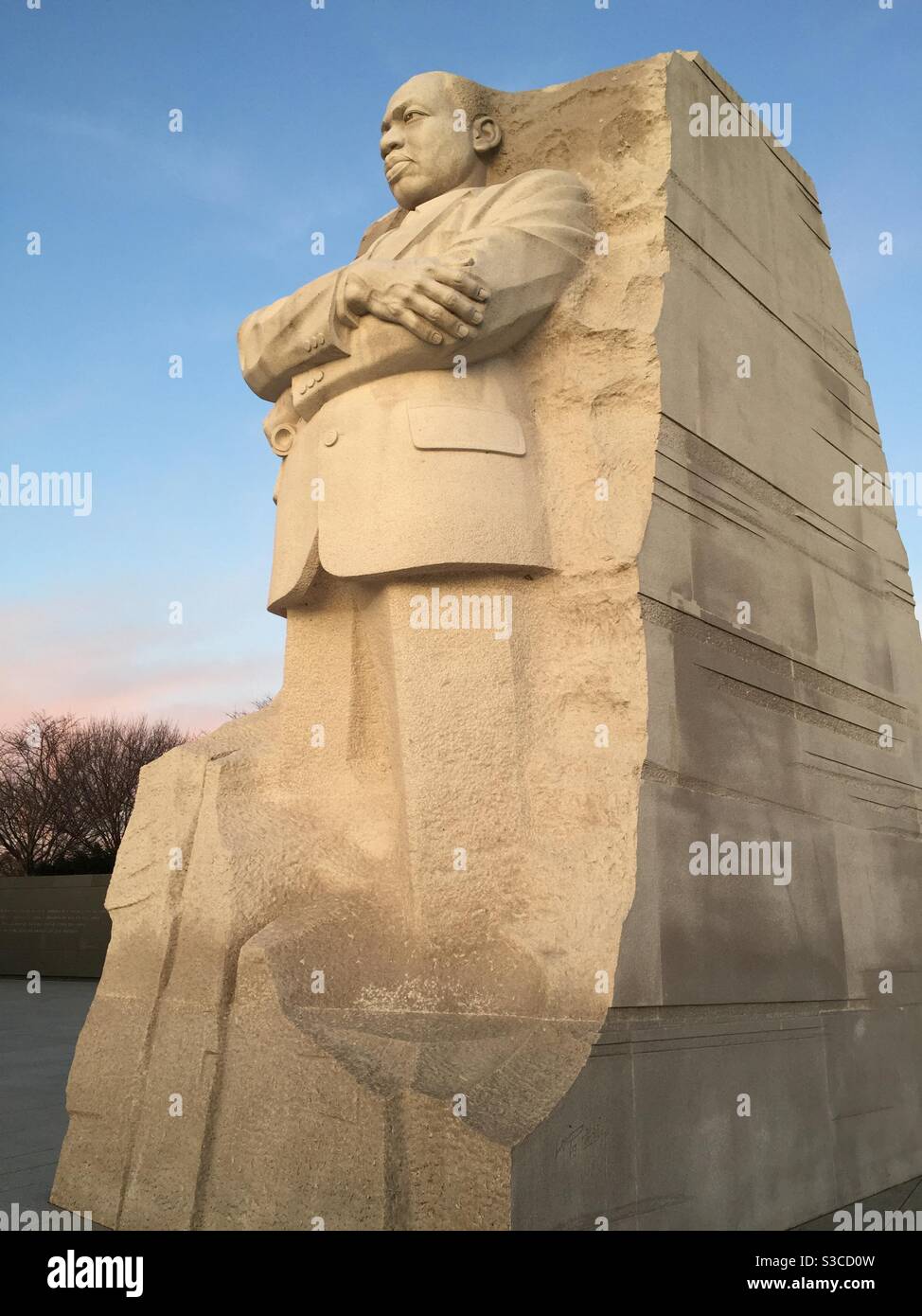 Alba al monumento commemorativo di Martin Luther King a Washington DC. - Immagine stock catturata con smartphone