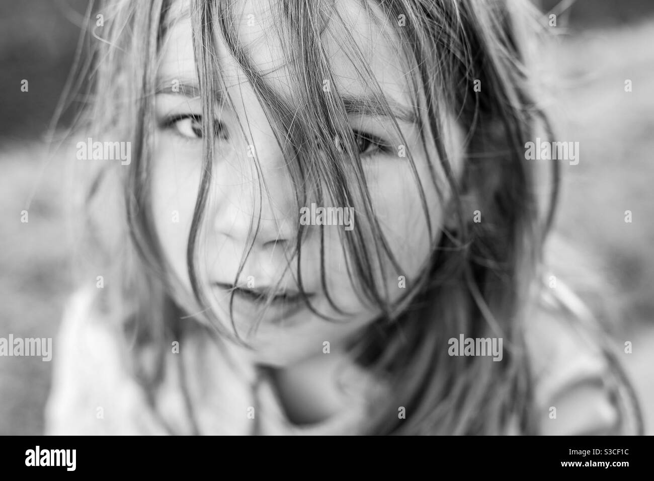 Foto in bianco e nero di ragazza giovane Foto Stock