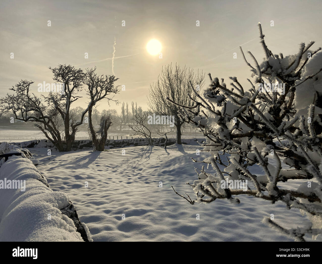 Neve al sole di mattina presto Wills Gill Guiseley West Yorkshire - Immagine stock catturata con smartphone