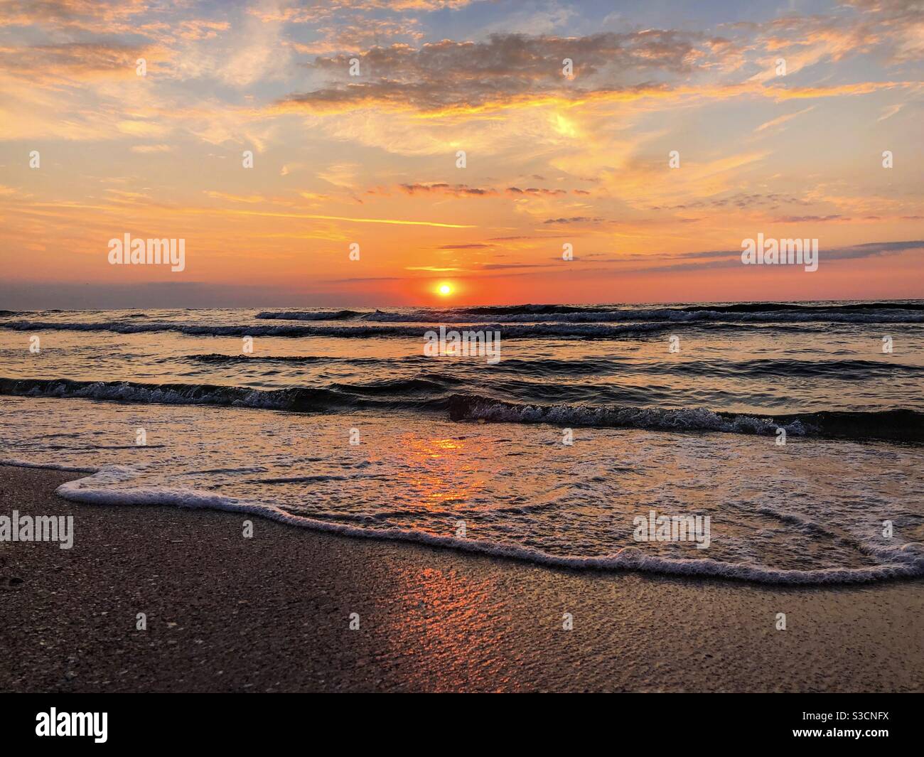 Sunrise in riva al mare Foto Stock