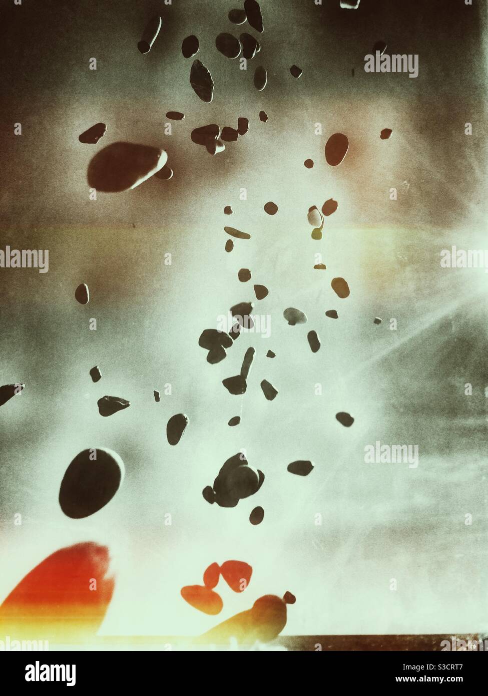 Immagine di ciottoli a mezz'aria , immagine modificata per dare un aspetto più astratto - Immagine stock catturata con smartphone