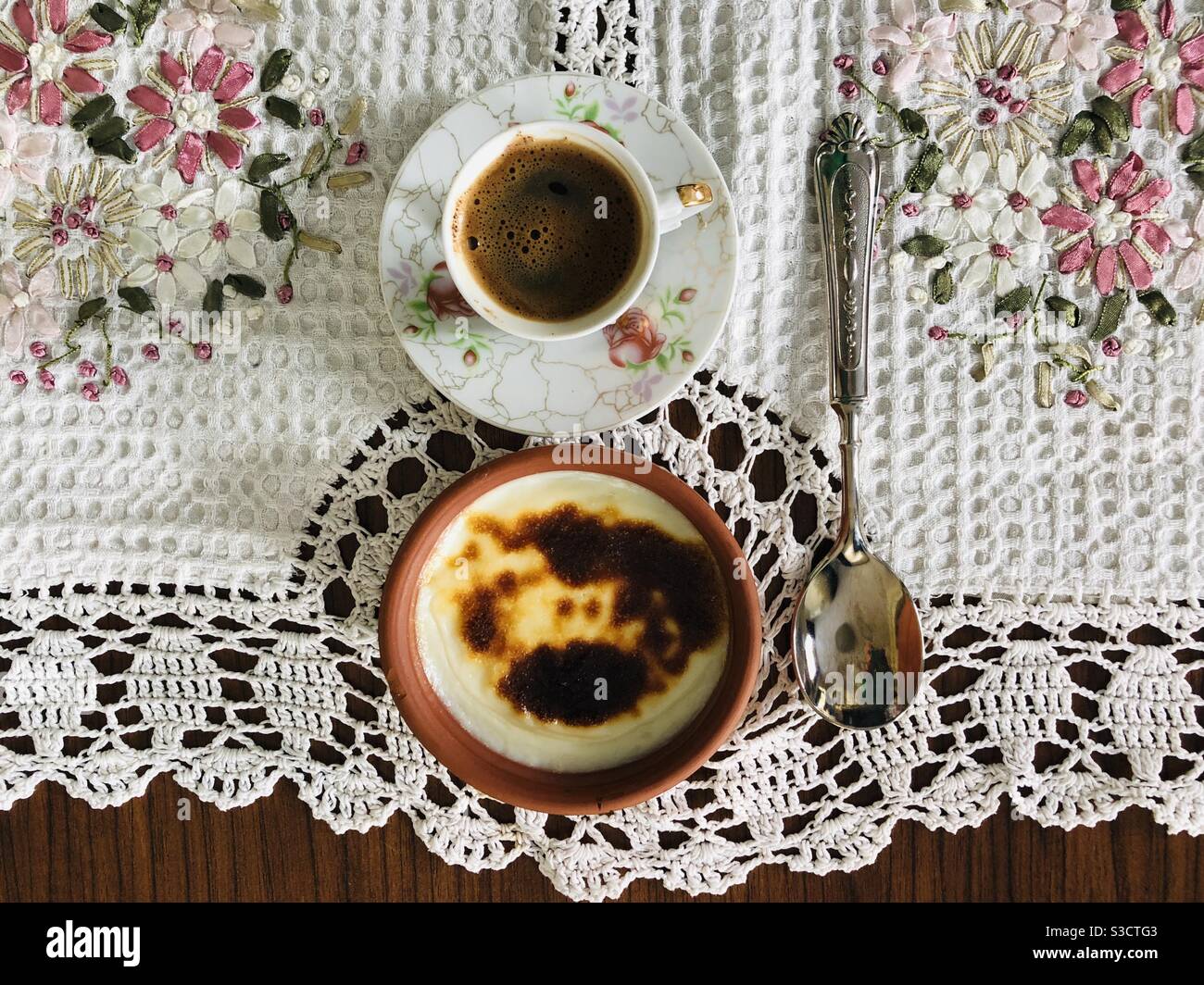 Budino di riso e caffè turco Foto Stock