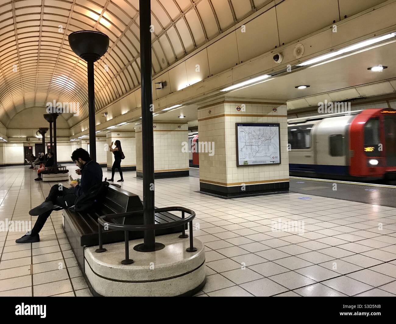 Stazione della metropolitana di Gants Hill Foto Stock