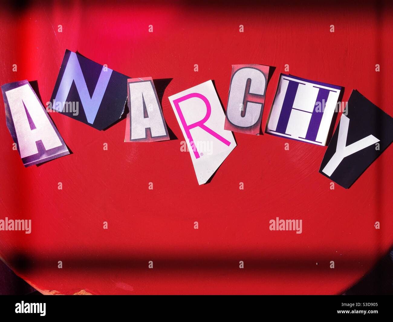 Anarchia scritta con lettere ritagliate nella tipografia di stile di nota di riscatto, Stati Uniti Foto Stock