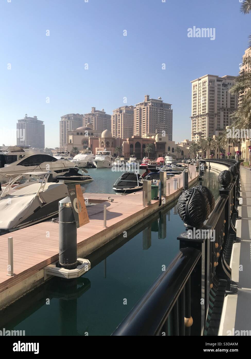 Porto Arabia sull'isola artificiale della Perla, Qatar Foto Stock