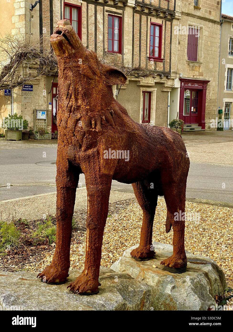 Scultura lupo - Immagine stock catturata con smartphone
