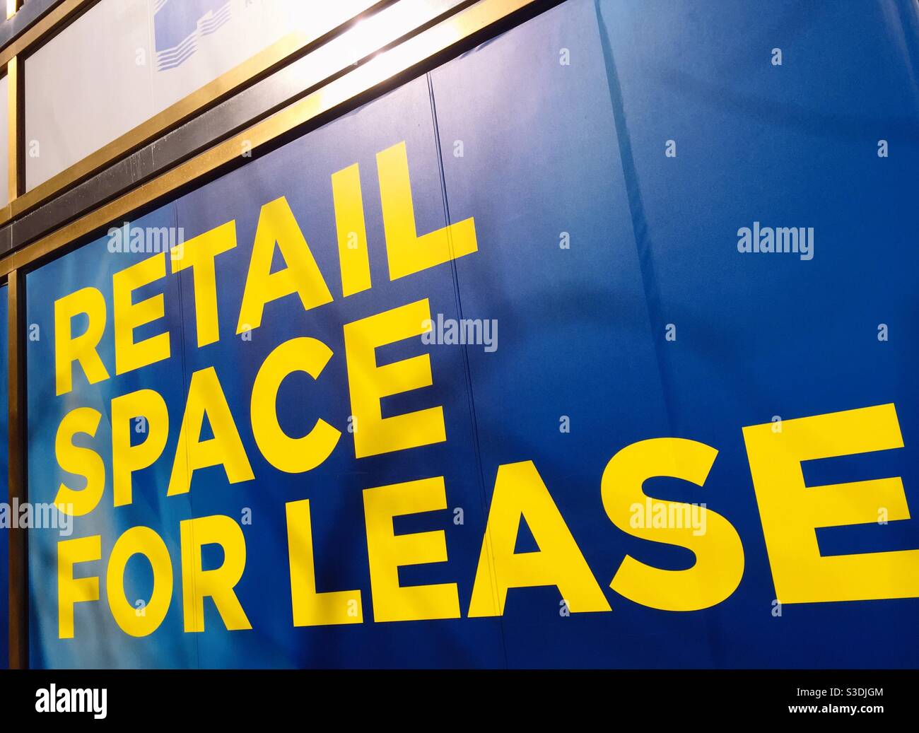 Segno pubblicità al dettaglio spazio per il leasing, Stati Uniti - Immagine stock catturata con smartphone