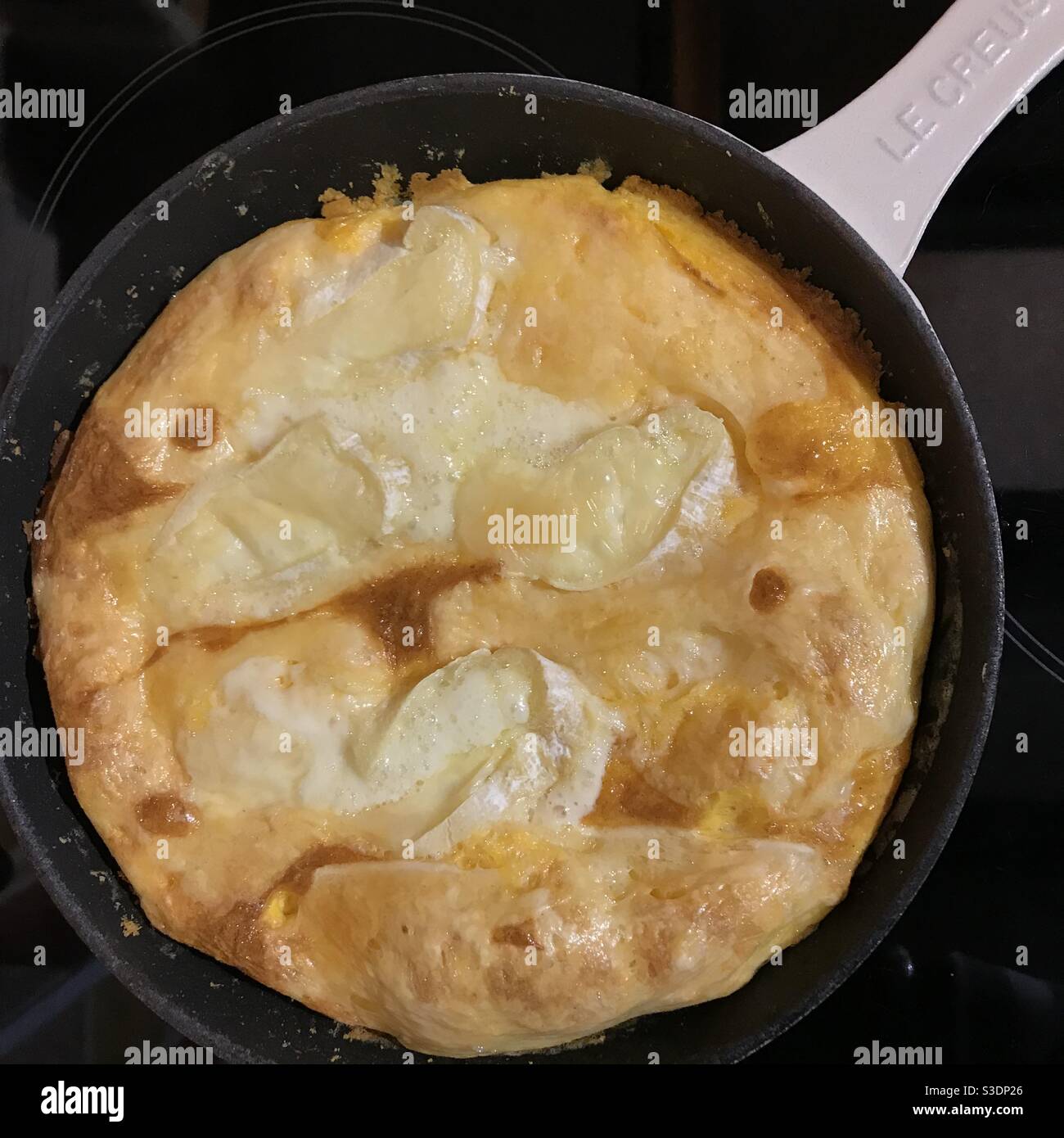 Frittata al formaggio Reblochon Foto Stock