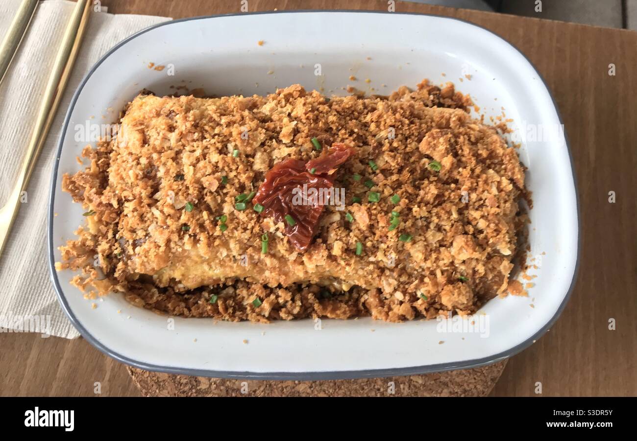 Immagine in primo piano di un piatto di lasagne di manzo servito in un ristorante a Doha, Qatar Foto Stock