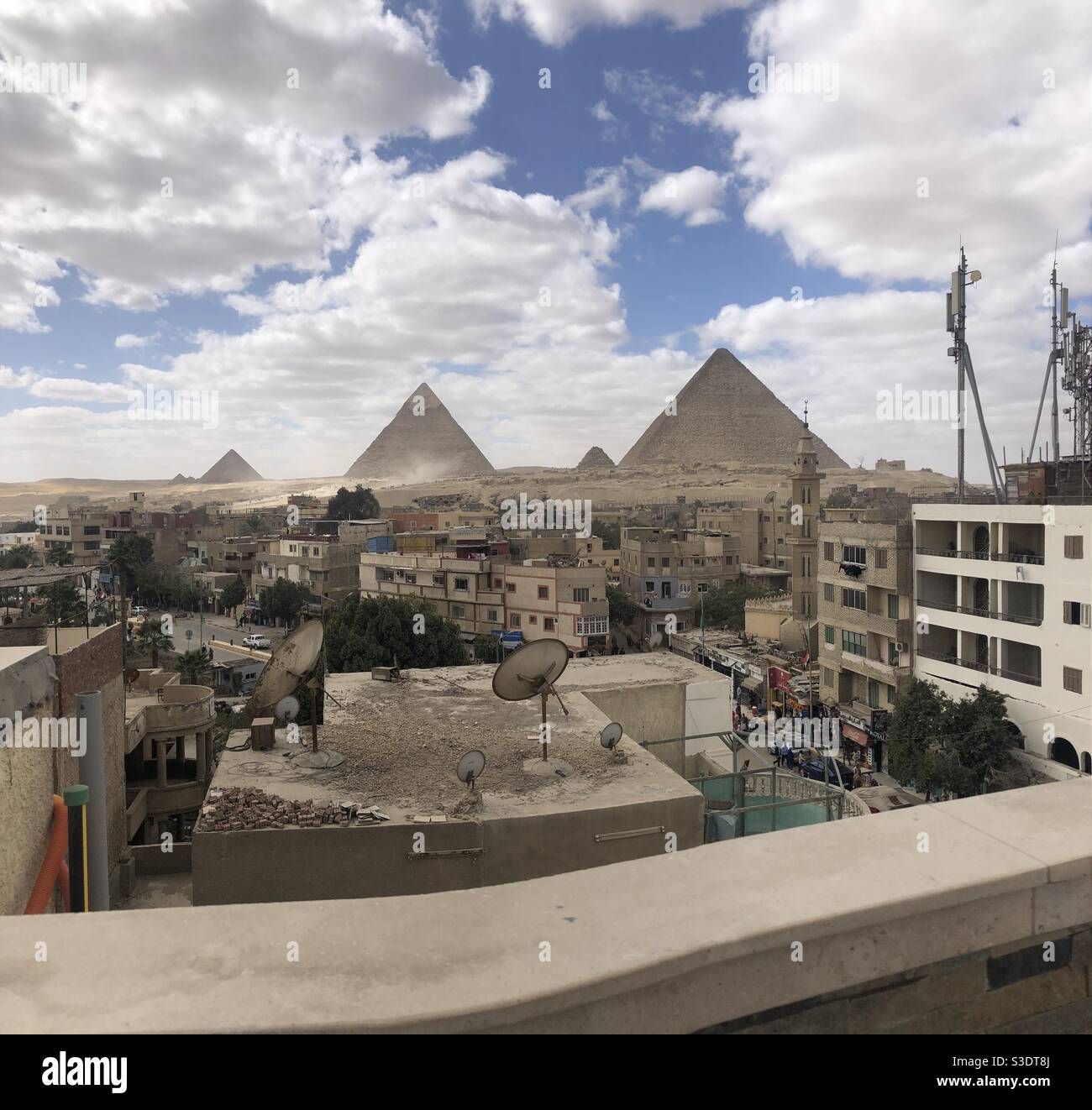 Vista sul tetto delle piramidi di Giza in Egitto Foto Stock