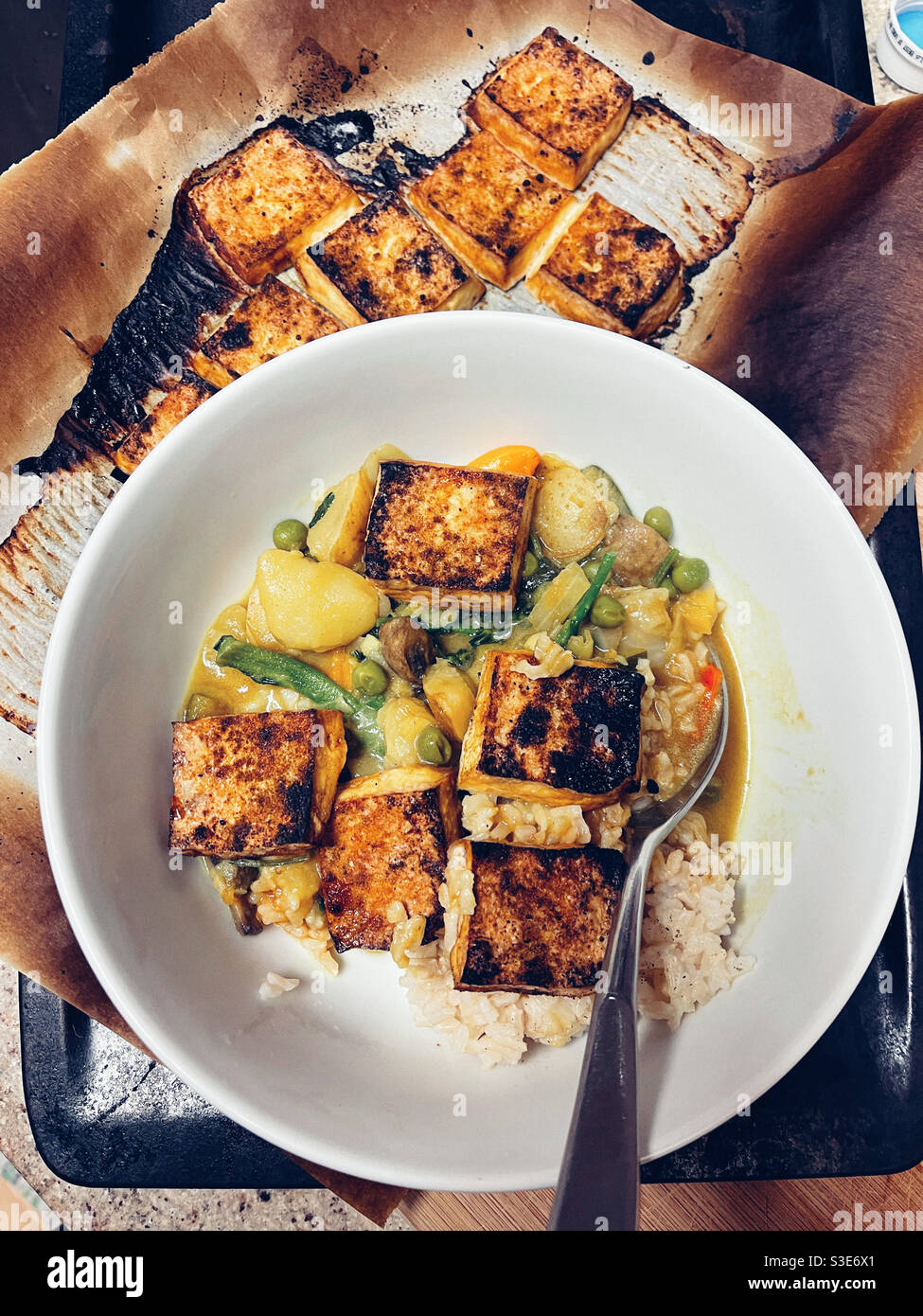 Cena vegana sana cucinata in casa Foto Stock