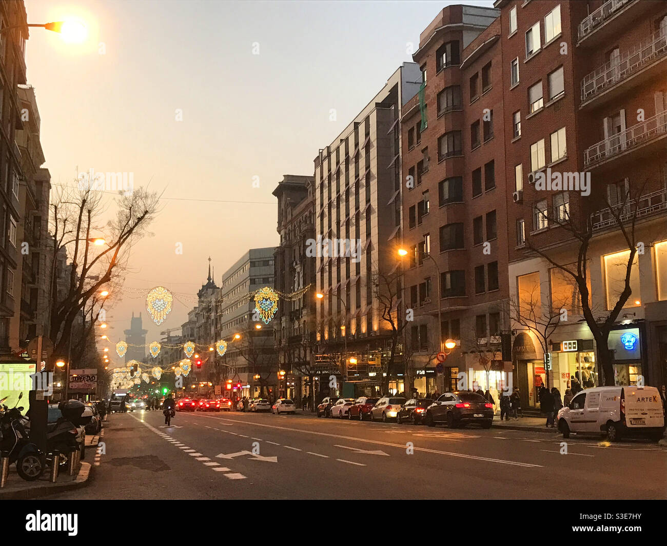 Via, vista notturna. Madrid, Spagna Foto Stock