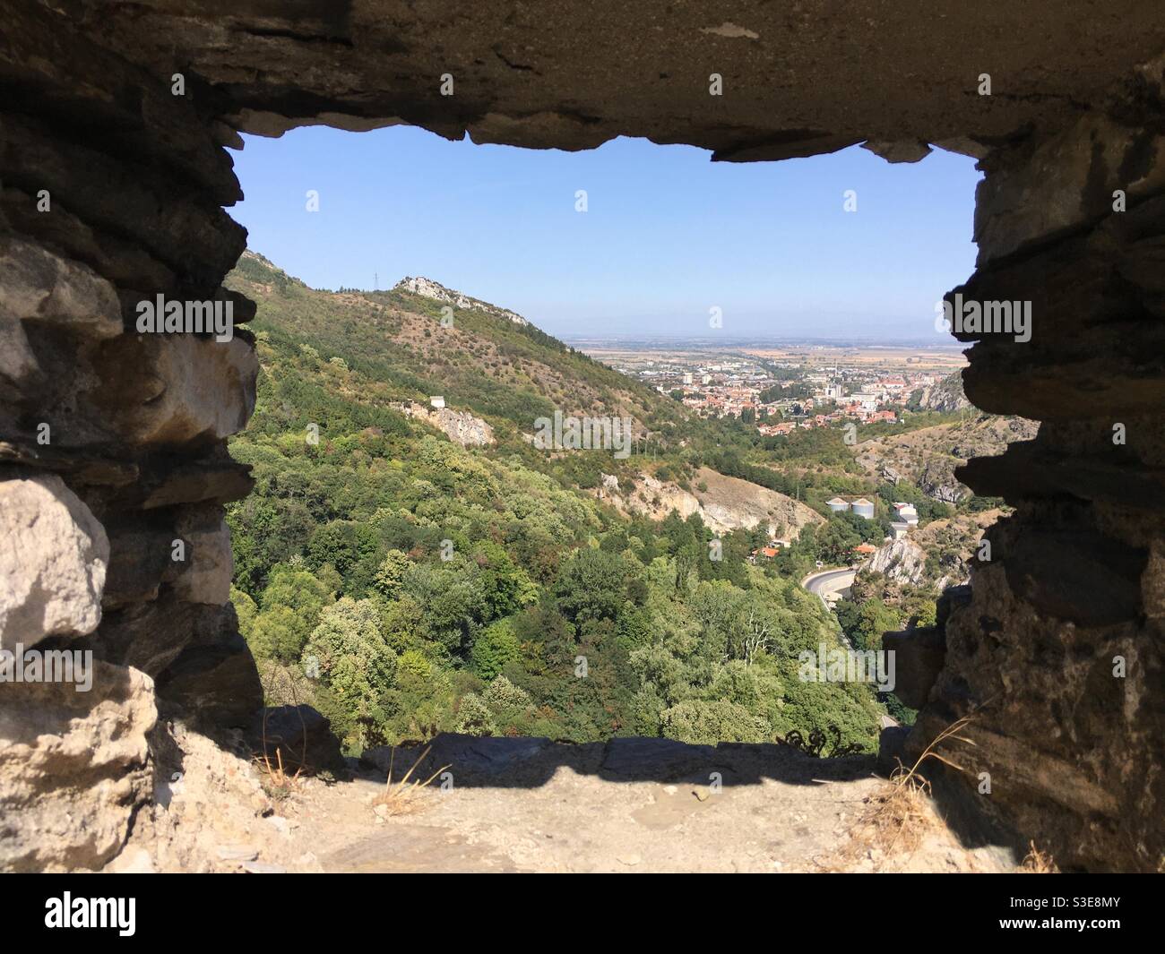 Vista dalla Fortezza di Asen vicino ad Asenovgrad, Bulgaria Foto Stock