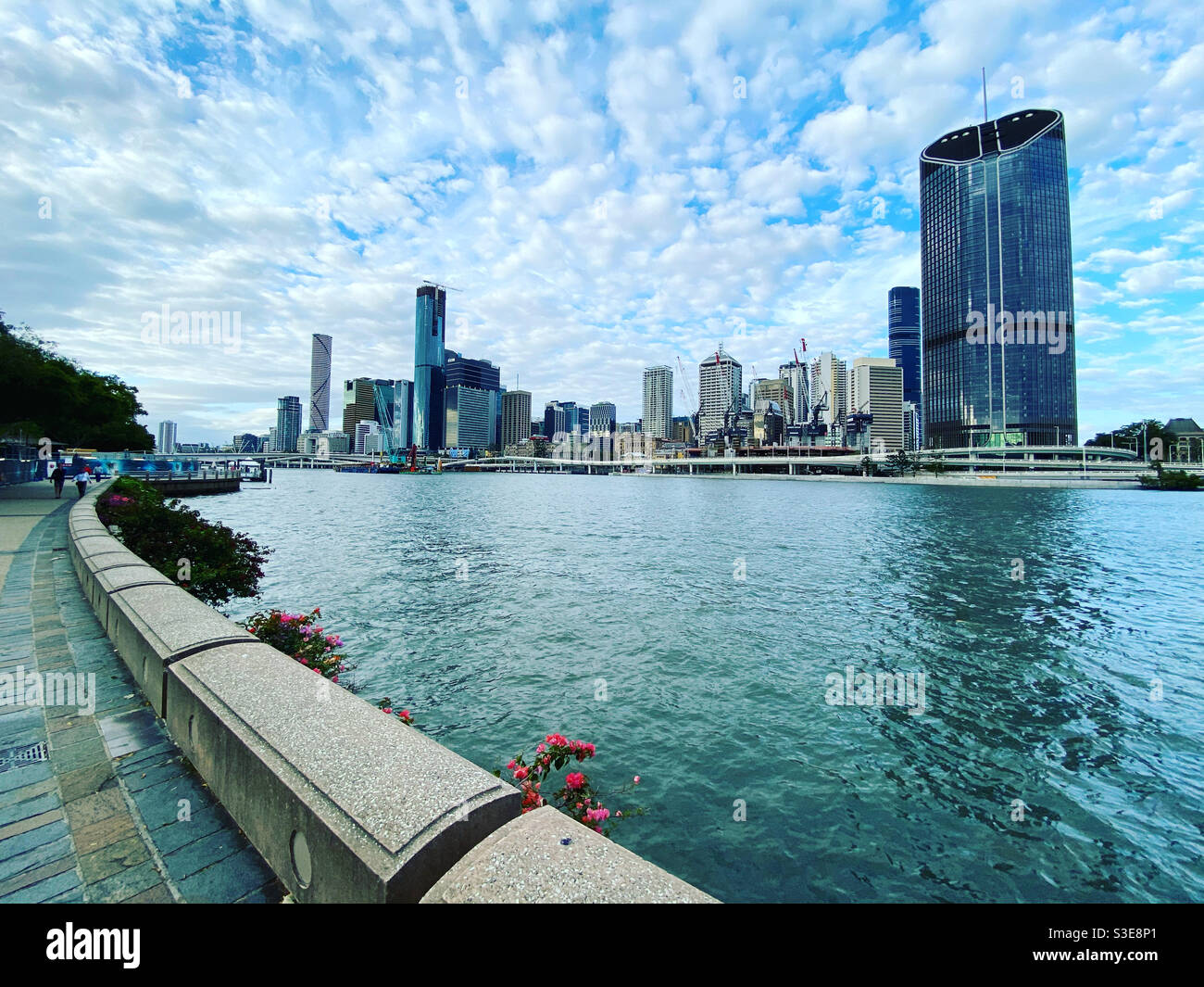 Brisbane CBD di fronte al fiume da South Bank, Queensland, Australia Foto Stock
