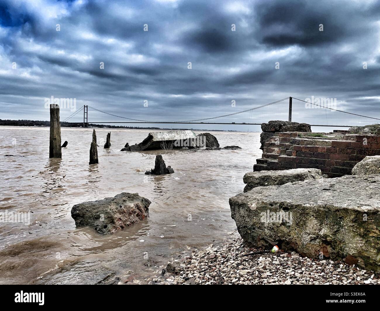 Ponte Humber, cieli scuri Foto Stock