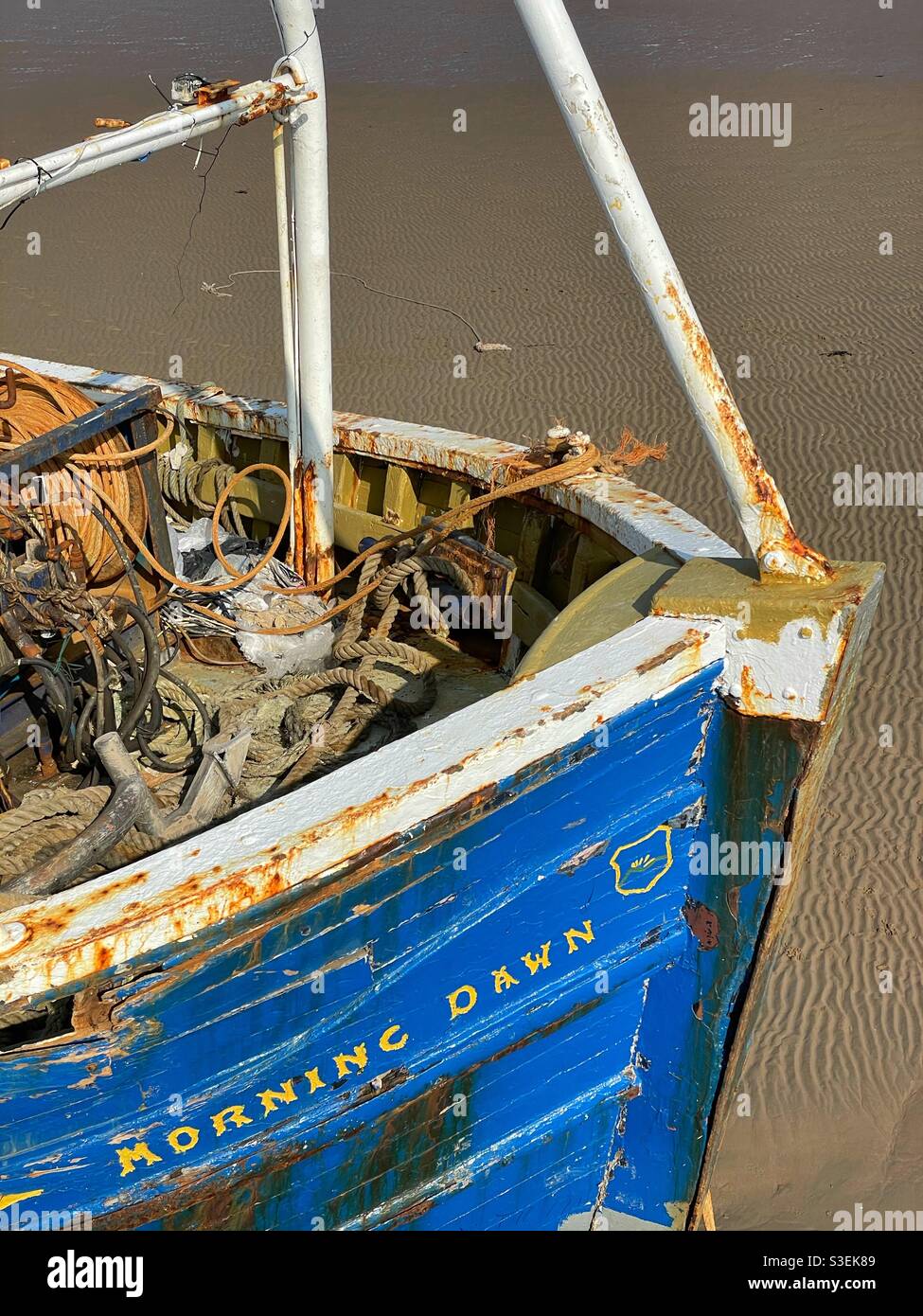 Dettaglio di un vecchio peschereccio da traino abbandonato Foto Stock