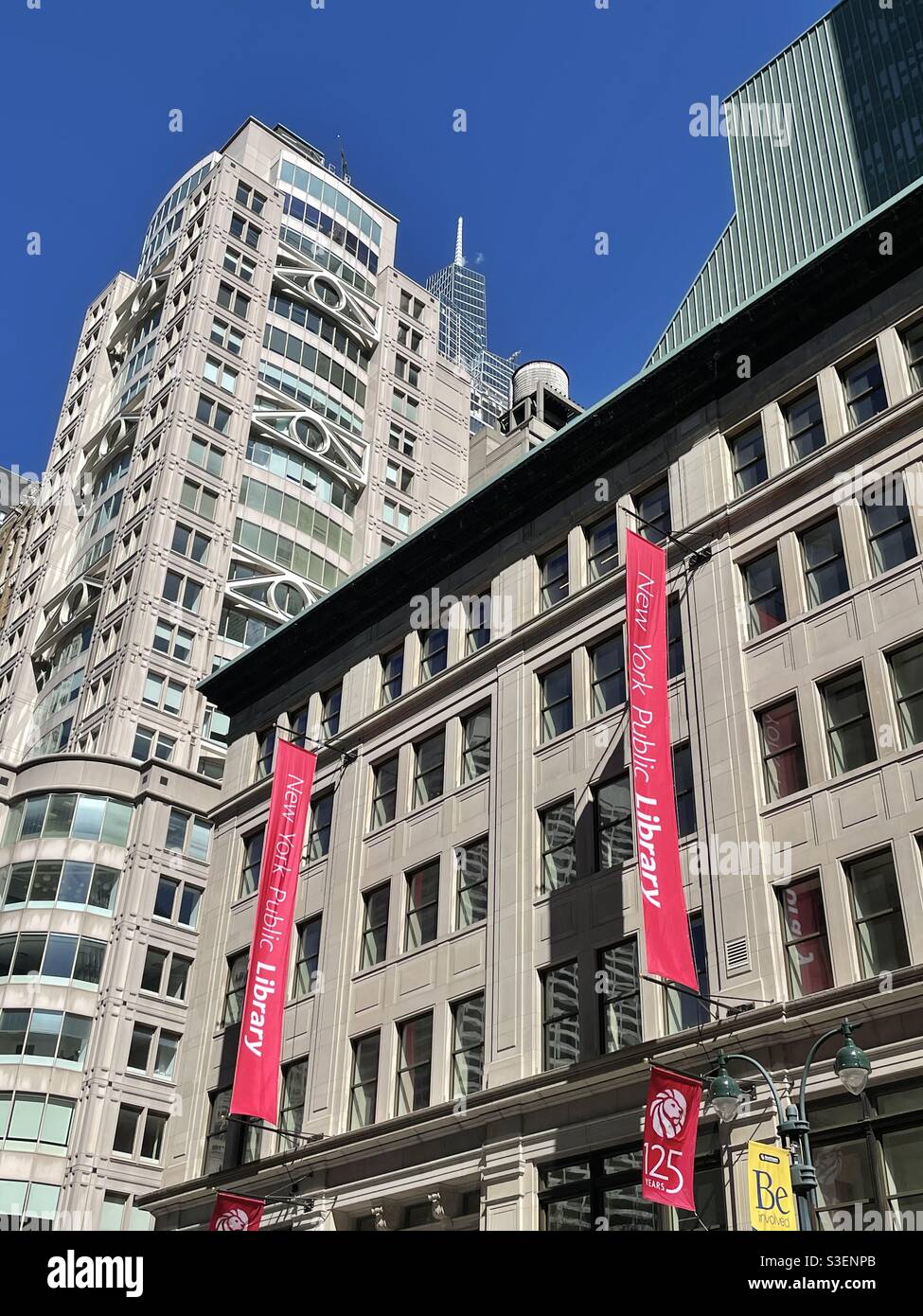 La biblioteca della fondazione StavrosNiarchos si trova al numero 455 della Fifth Avenue nel centro di Manhattan, New York, USA Foto Stock