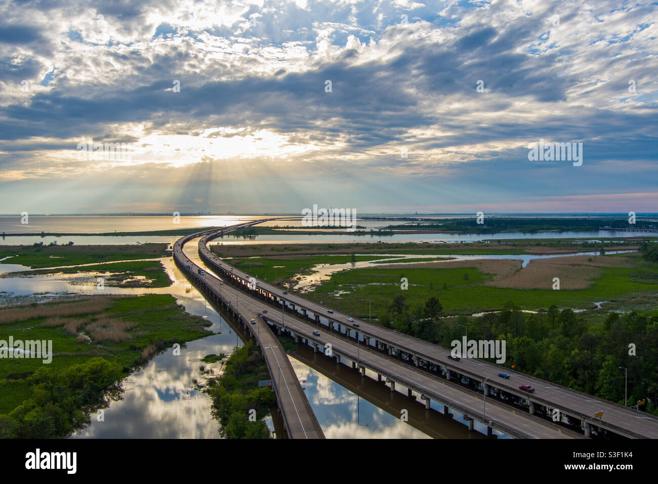 Mobile Bay al tramonto sulla costa del Golfo dell'Alabama Foto Stock