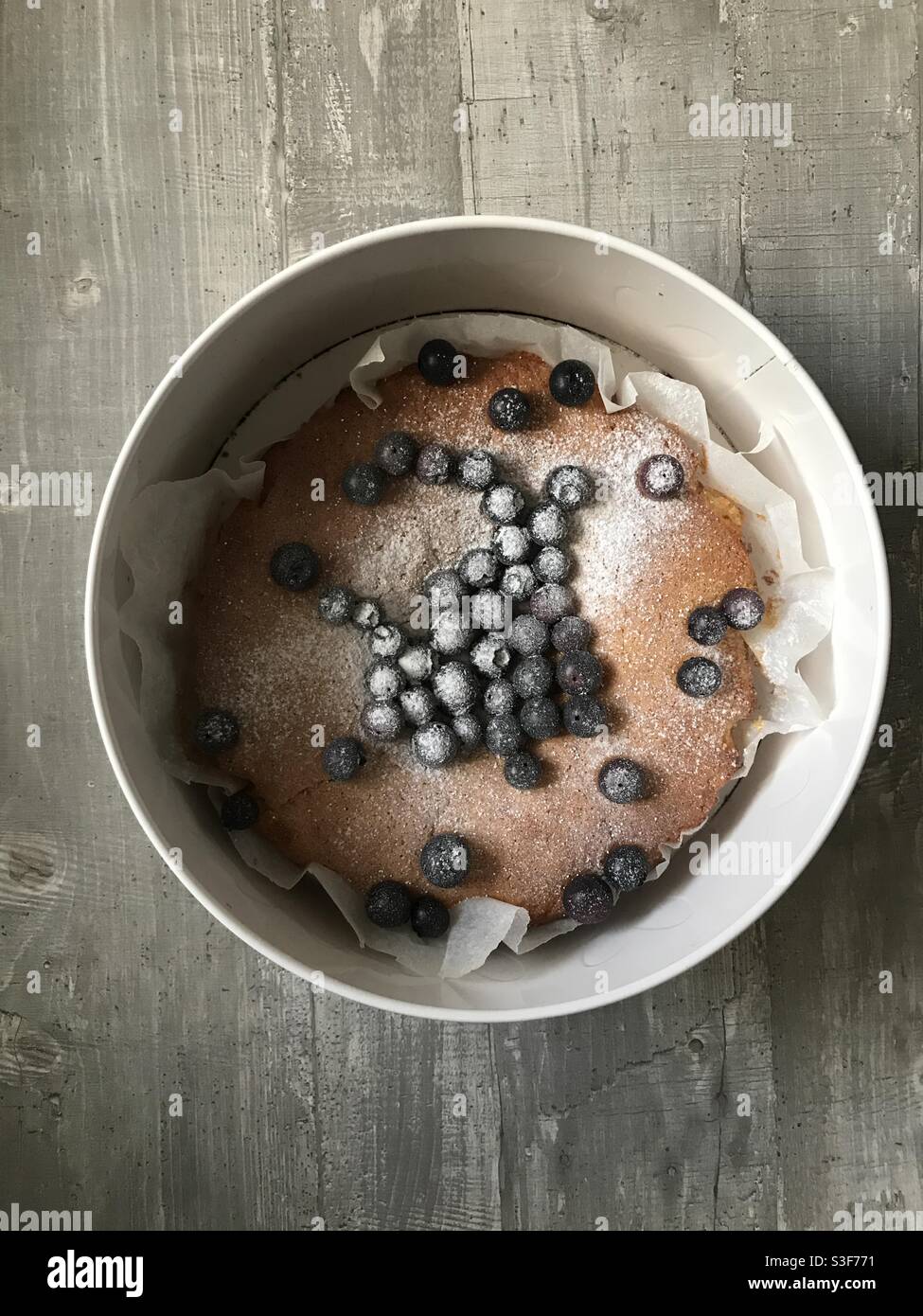 Immagine closeup di una torta di mirtilli fatta in casa - Immagine stock catturata con smartphone