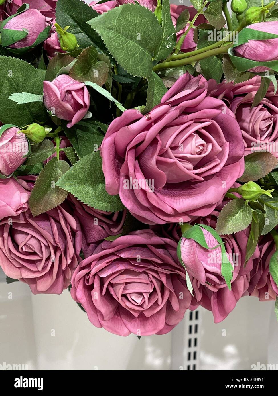 Rose gold flowers immagini e fotografie stock ad alta risoluzione - Alamy