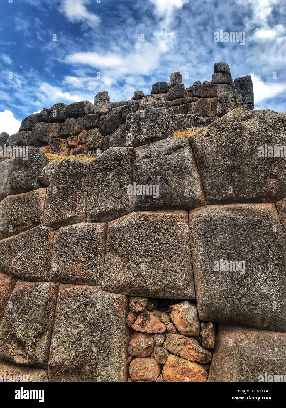 Muratura in pietra delle mura di sacsayhuaman immagini e fotografie ...