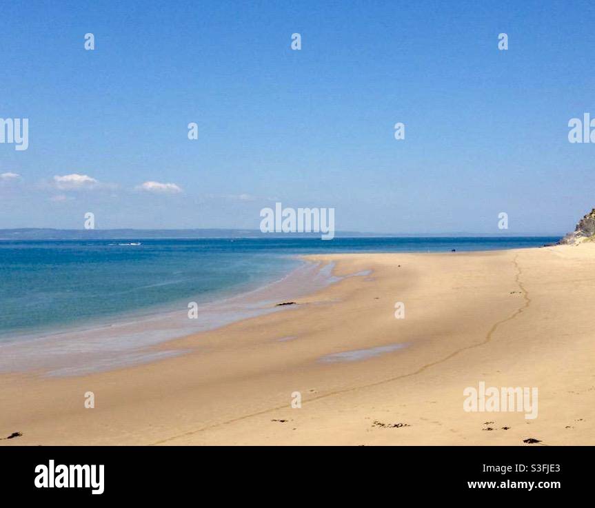 Deserta spiaggia Pembrokeshire - tranquilla e pacifica. Biglietto d'auguri per cartolina Foto Stock