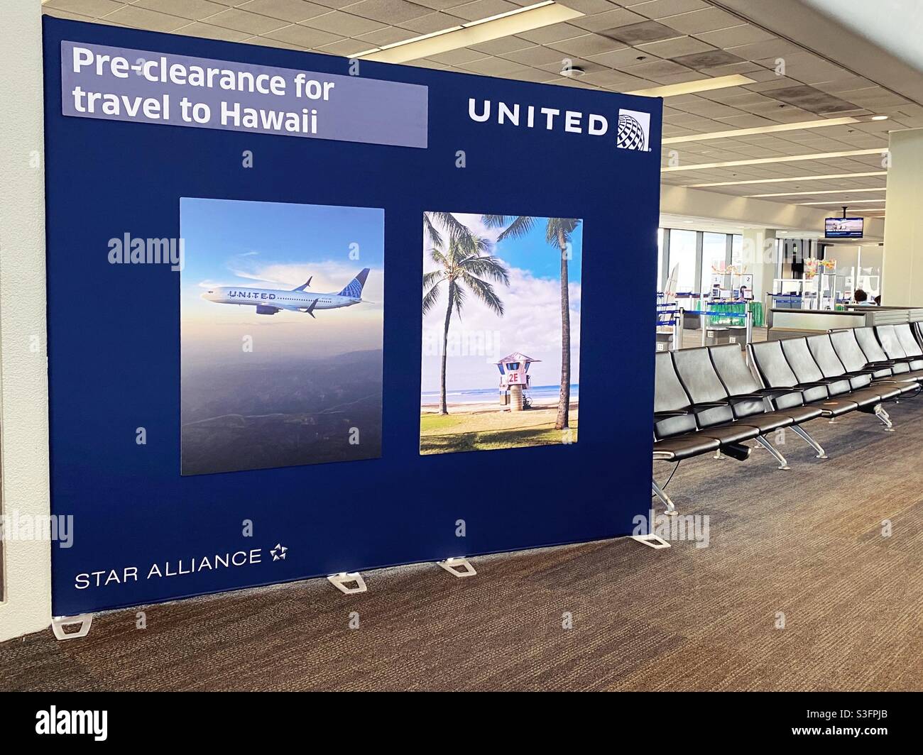 Un cartello all'aeroporto dell'OFS per lo screening pre-autorizzazione per i viaggi alle Hawaii, con United Airline. Foto Stock